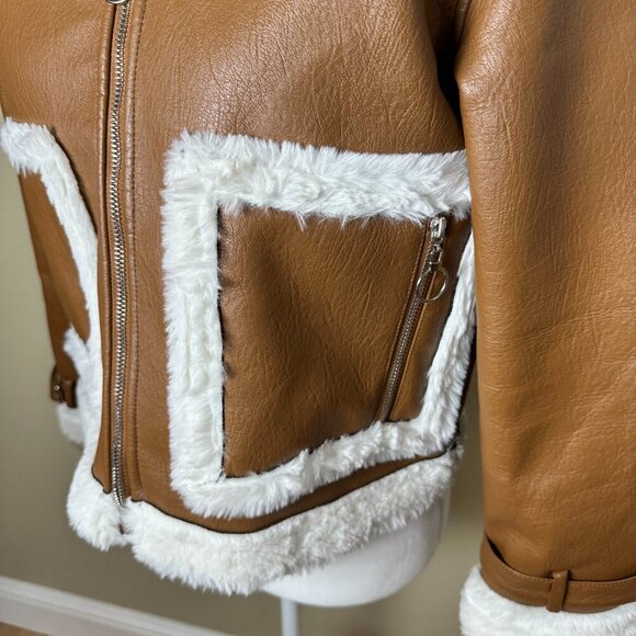 NASTY GAL Faux Leather & Faux Fur Cropped Jacker with Pockets Size 4 / Small - Picture 5 of 11